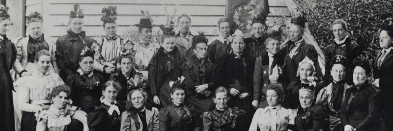 Image of Kate Sheppard with members of the WCTU in 1899.